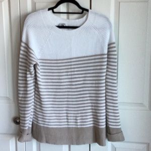 Vineyard vines size small striped sweater